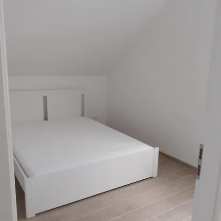 Akali Marina - Privat Pool Apartman